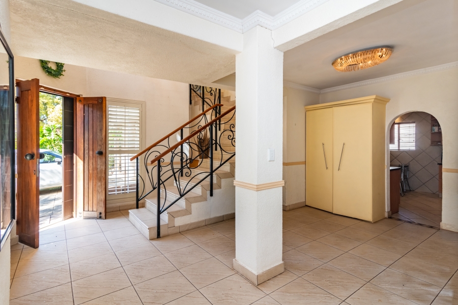 5 Bedroom Property for Sale in Helderkruin Gauteng