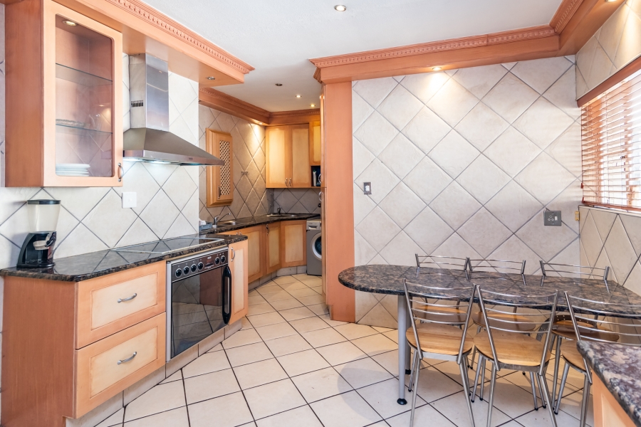 5 Bedroom Property for Sale in Helderkruin Gauteng