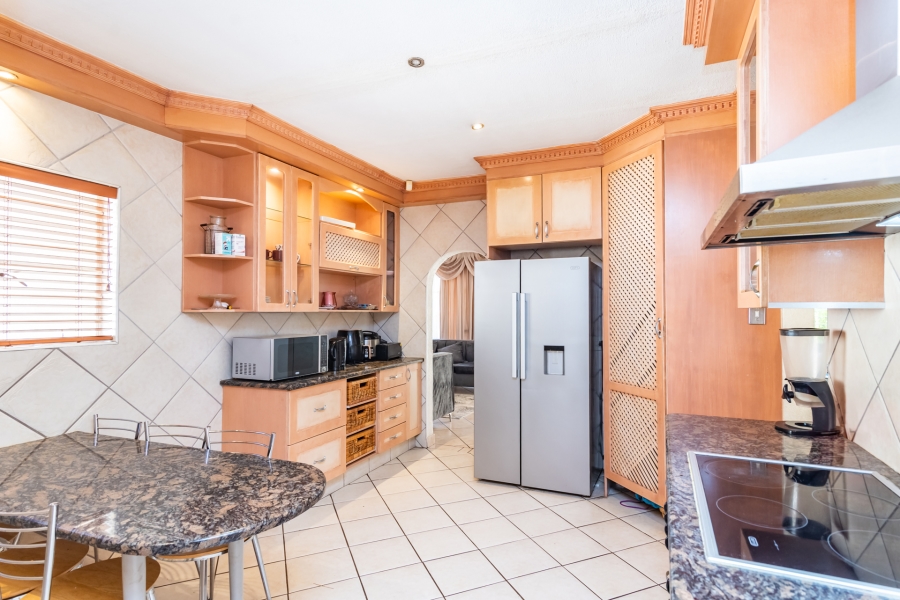 5 Bedroom Property for Sale in Helderkruin Gauteng