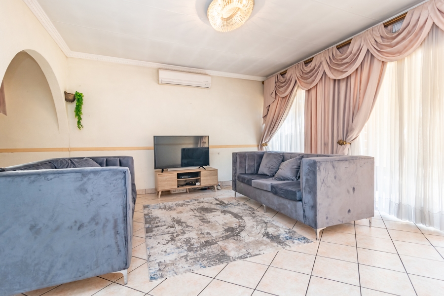 5 Bedroom Property for Sale in Helderkruin Gauteng