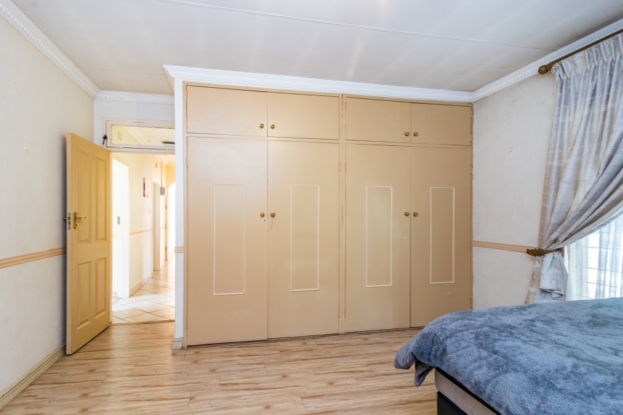 5 Bedroom Property for Sale in Helderkruin Gauteng