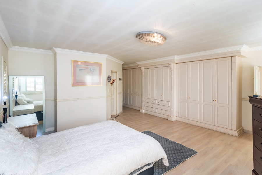 5 Bedroom Property for Sale in Helderkruin Gauteng