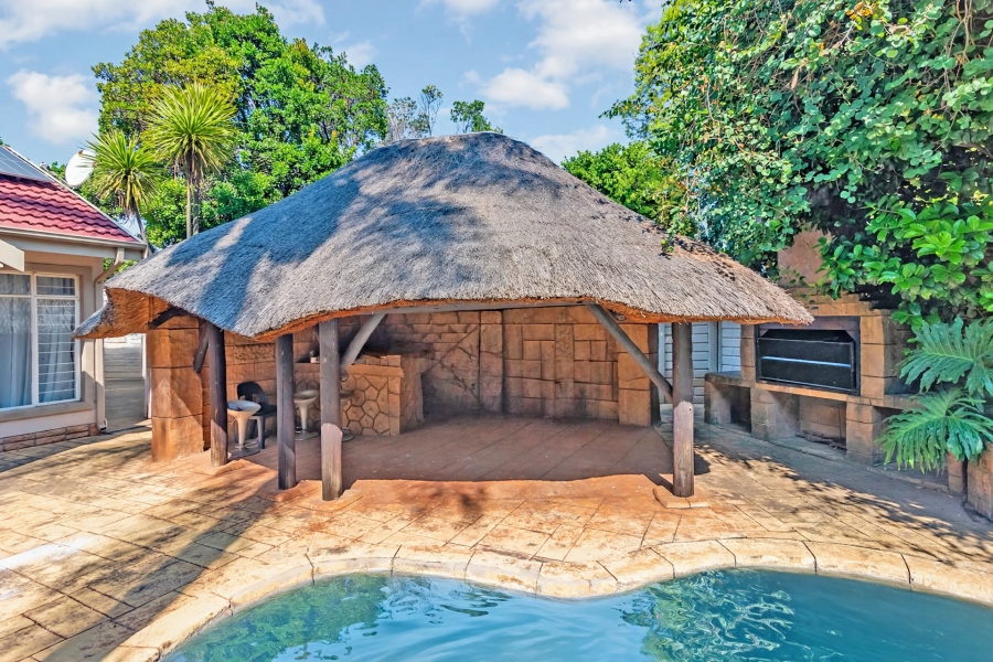 5 Bedroom Property for Sale in Helderkruin Gauteng