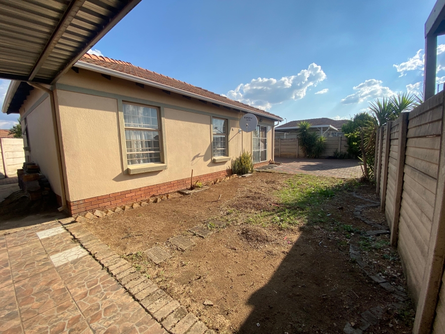 3 Bedroom Property for Sale in Andeon AH Gauteng