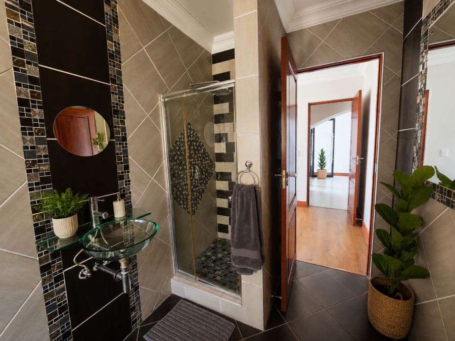 6 Bedroom Property for Sale in Sable Hills Gauteng