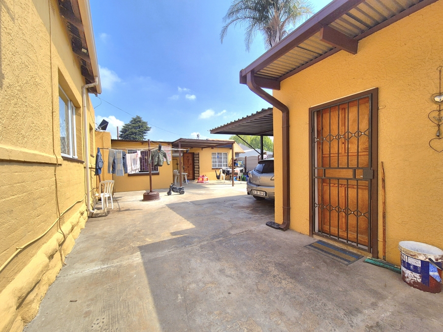 7 Bedroom Property for Sale in Brakpan Central Gauteng