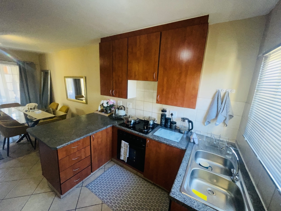 To Let 2 Bedroom Property for Rent in North Riding Gauteng