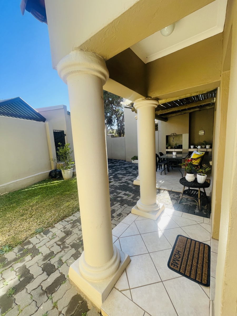 To Let 2 Bedroom Property for Rent in North Riding Gauteng