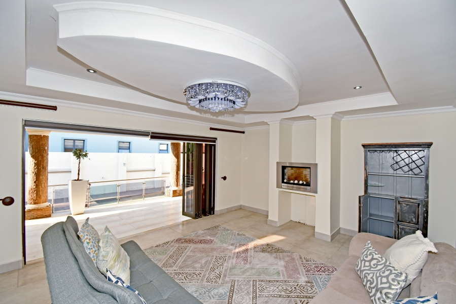 5 Bedroom Property for Sale in Blue Valley Golf Estate Gauteng