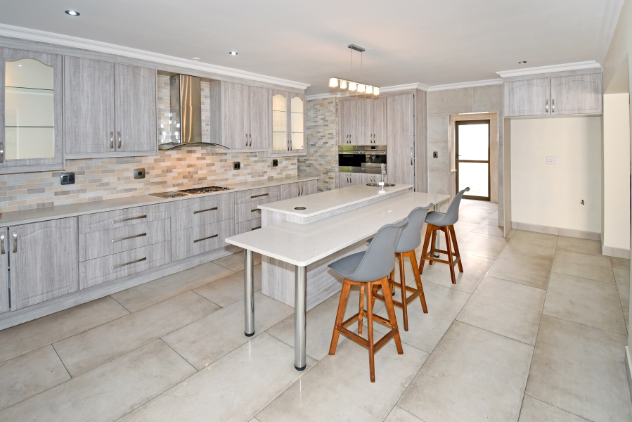 5 Bedroom Property for Sale in Blue Valley Golf Estate Gauteng