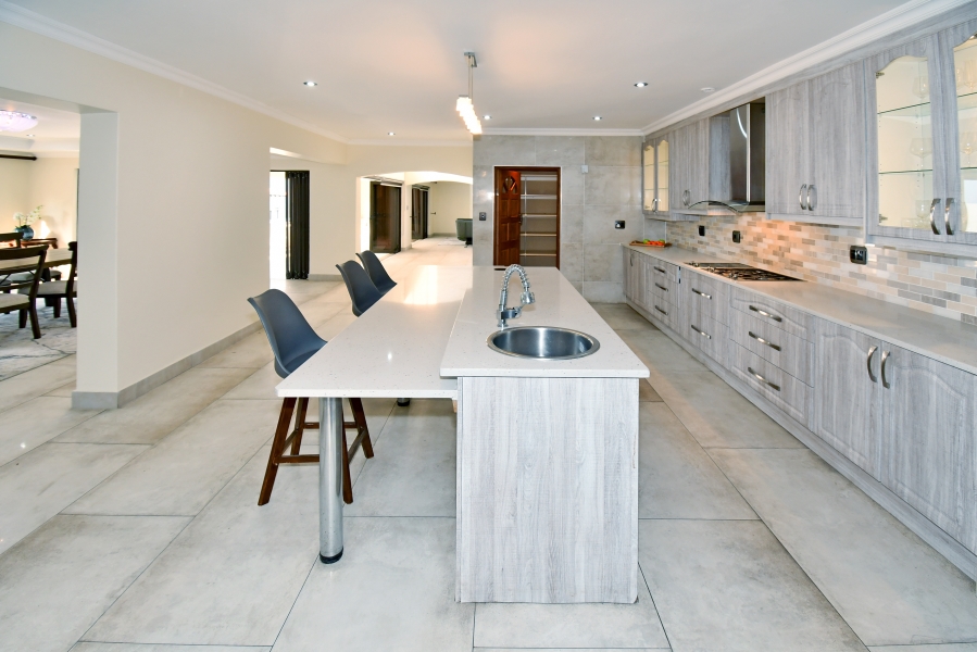 5 Bedroom Property for Sale in Blue Valley Golf Estate Gauteng
