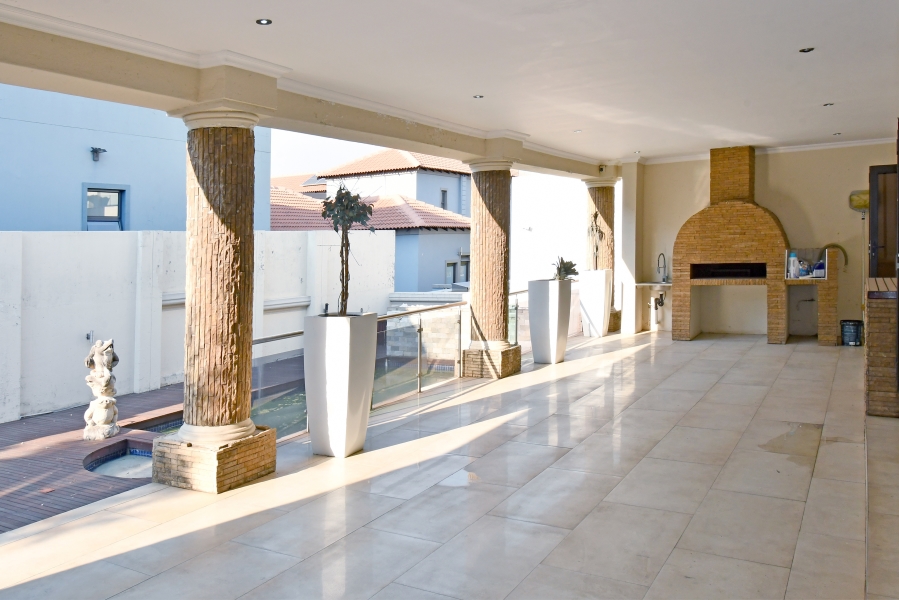 5 Bedroom Property for Sale in Blue Valley Golf Estate Gauteng