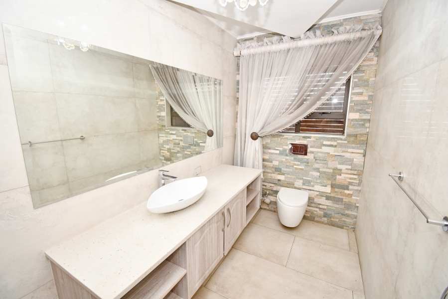 5 Bedroom Property for Sale in Blue Valley Golf Estate Gauteng