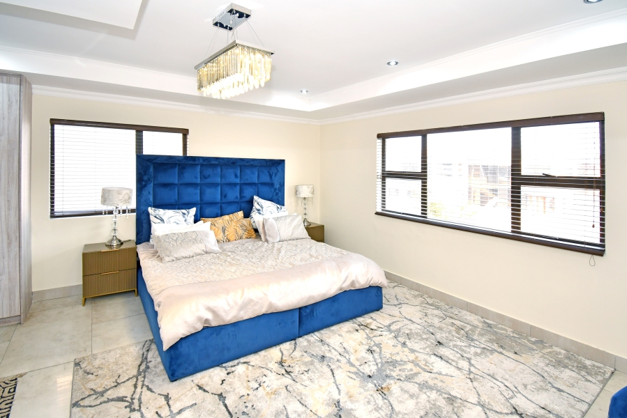 5 Bedroom Property for Sale in Blue Valley Golf Estate Gauteng