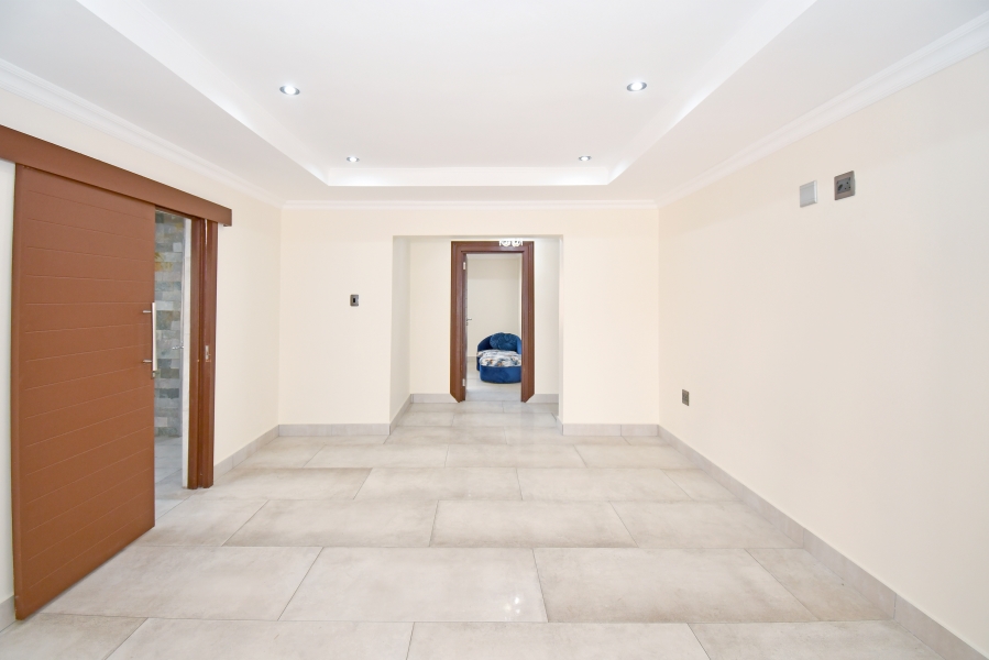 5 Bedroom Property for Sale in Blue Valley Golf Estate Gauteng