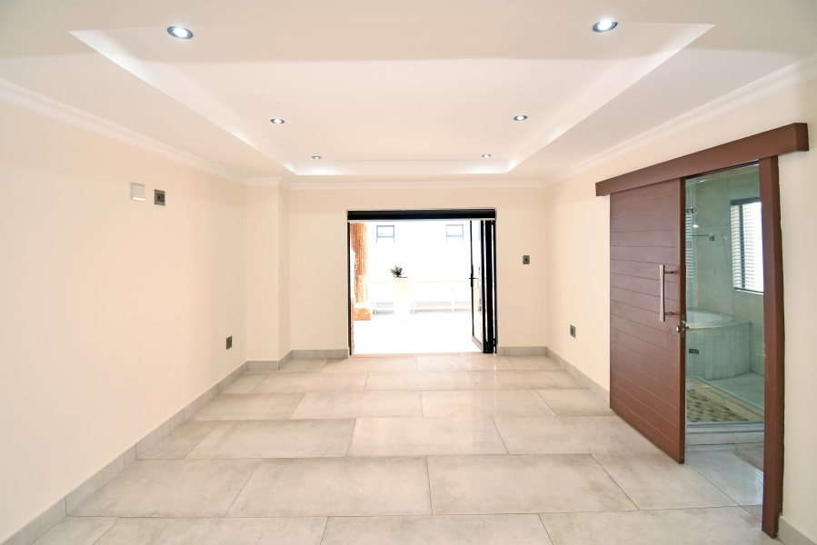 5 Bedroom Property for Sale in Blue Valley Golf Estate Gauteng