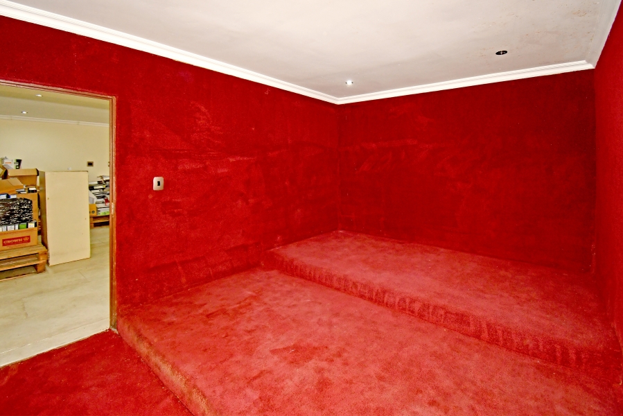 5 Bedroom Property for Sale in Blue Valley Golf Estate Gauteng