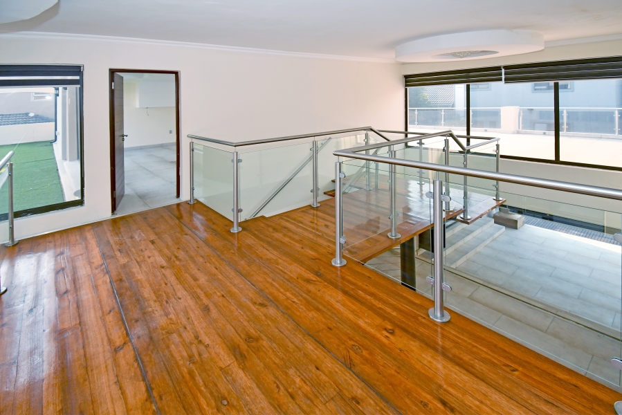 5 Bedroom Property for Sale in Blue Valley Golf Estate Gauteng