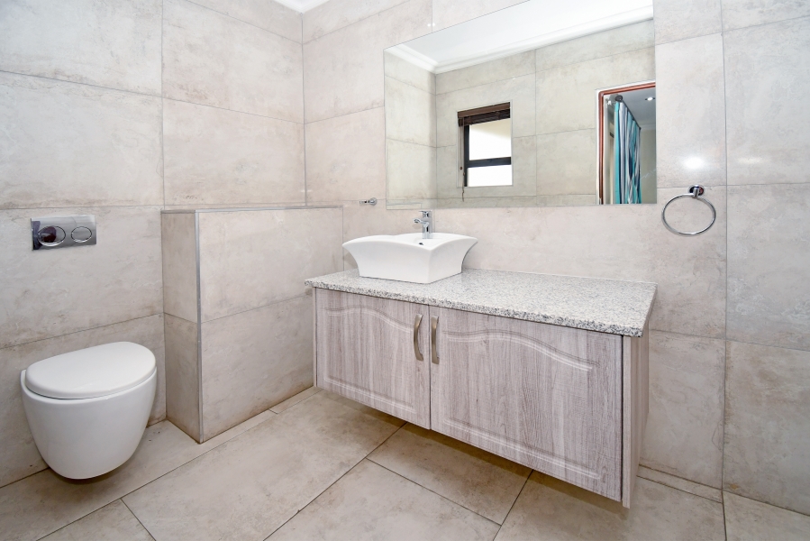 5 Bedroom Property for Sale in Blue Valley Golf Estate Gauteng