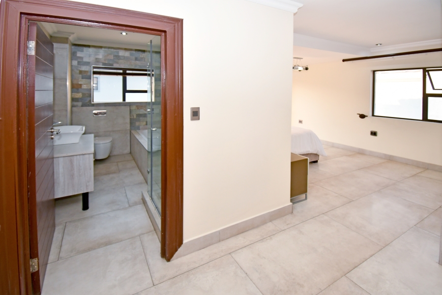 5 Bedroom Property for Sale in Blue Valley Golf Estate Gauteng