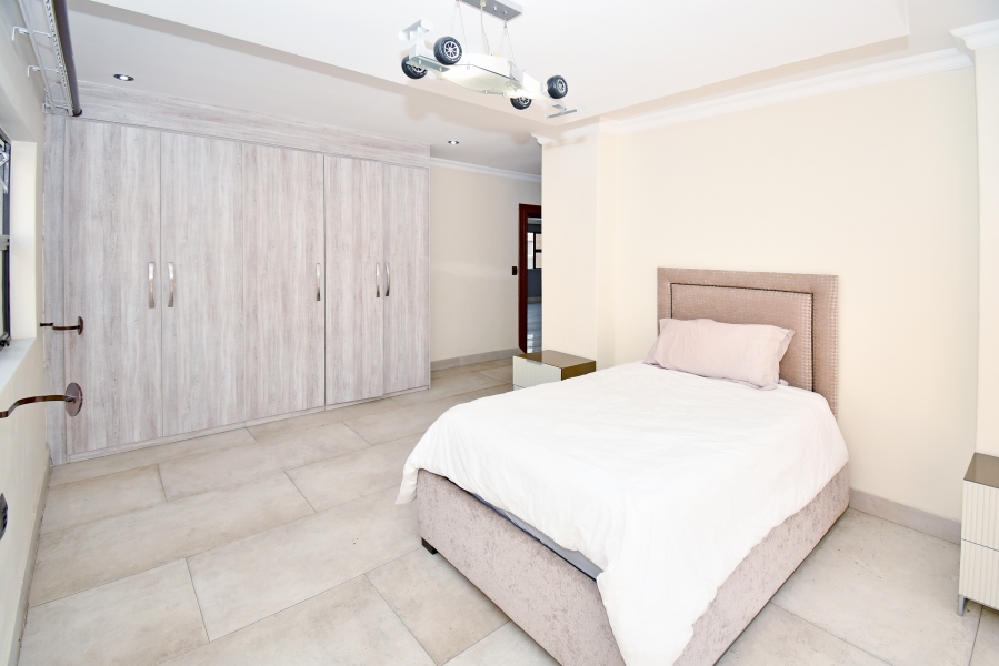 5 Bedroom Property for Sale in Blue Valley Golf Estate Gauteng