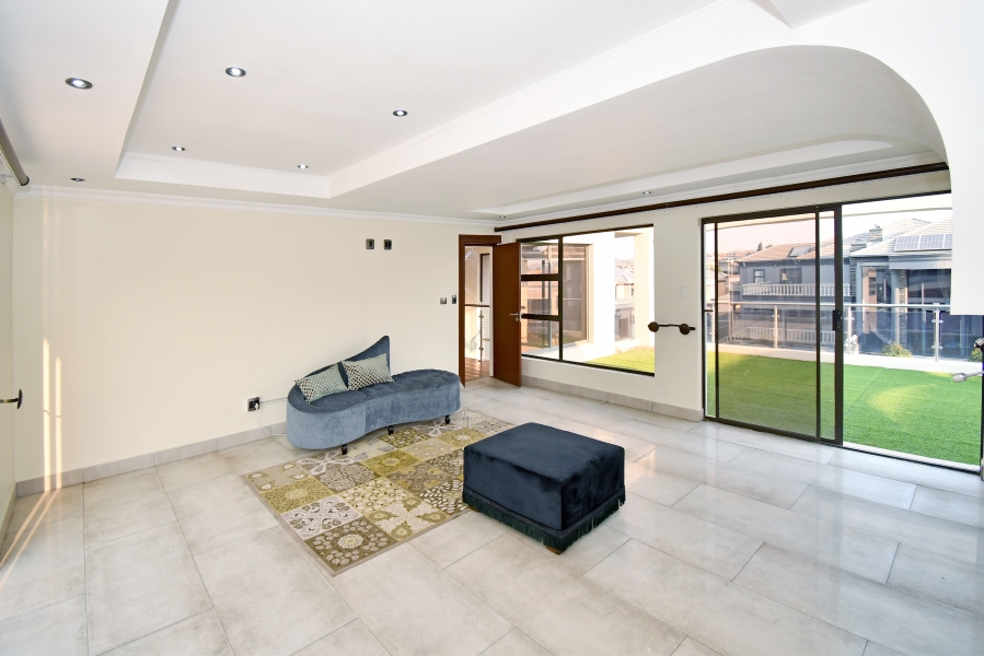 5 Bedroom Property for Sale in Blue Valley Golf Estate Gauteng