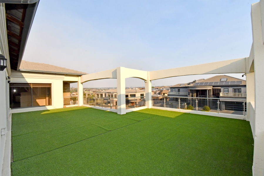 5 Bedroom Property for Sale in Blue Valley Golf Estate Gauteng