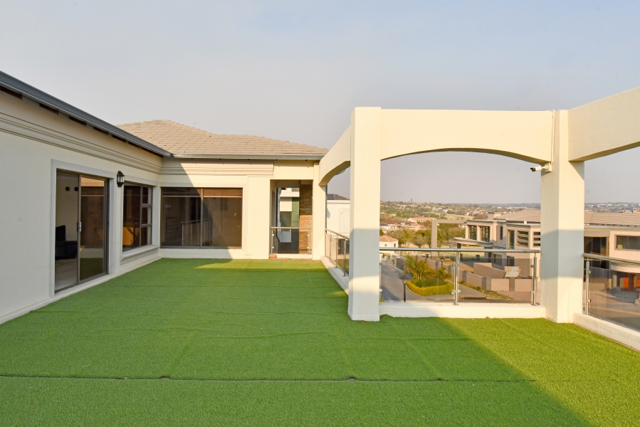 5 Bedroom Property for Sale in Blue Valley Golf Estate Gauteng