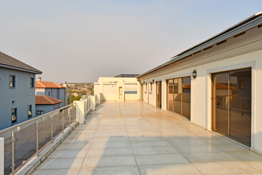 5 Bedroom Property for Sale in Blue Valley Golf Estate Gauteng