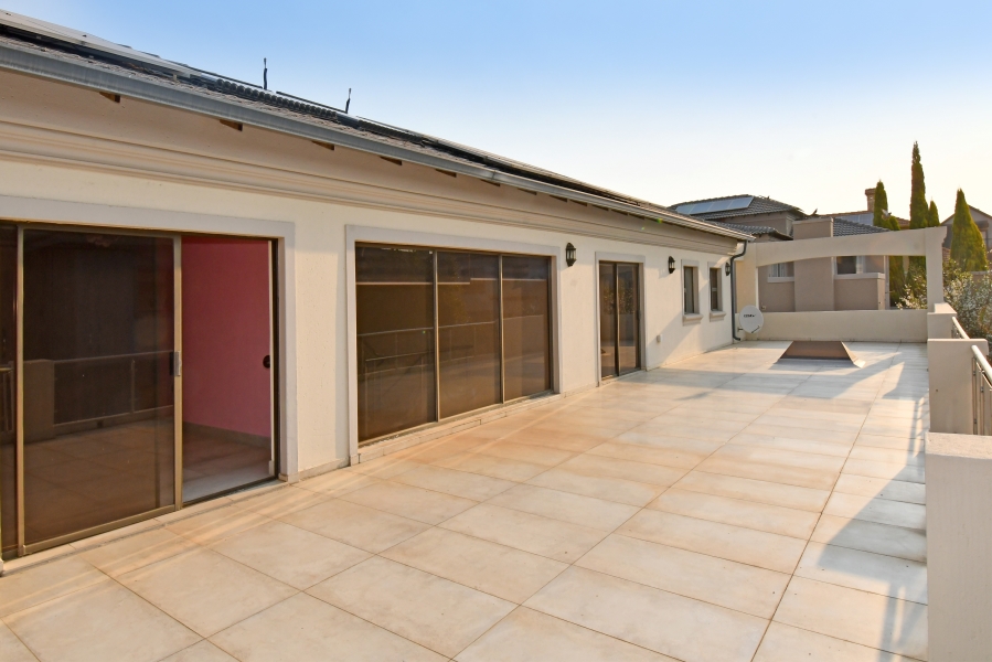 5 Bedroom Property for Sale in Blue Valley Golf Estate Gauteng