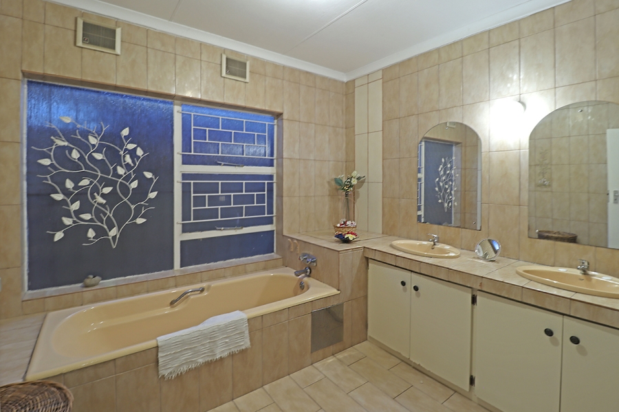 5 Bedroom Property for Sale in Bryanston Gauteng