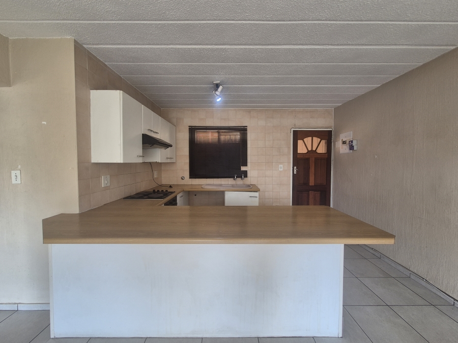 2 Bedroom Property for Sale in Helderkruin Gauteng