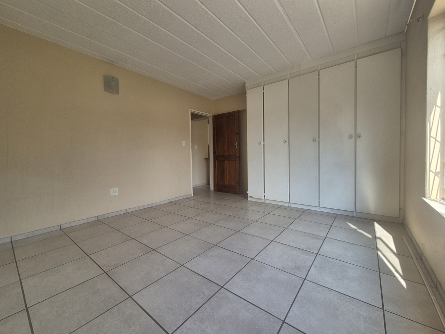 2 Bedroom Property for Sale in Helderkruin Gauteng