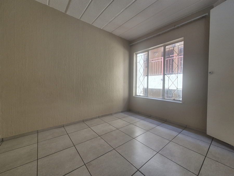 2 Bedroom Property for Sale in Helderkruin Gauteng