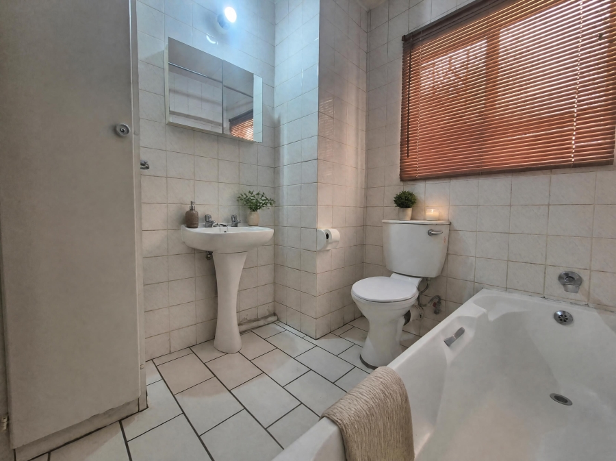 2 Bedroom Property for Sale in Helderkruin Gauteng