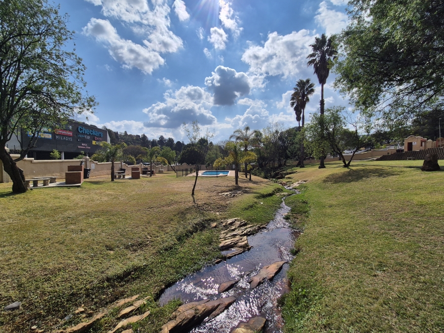 2 Bedroom Property for Sale in Helderkruin Gauteng