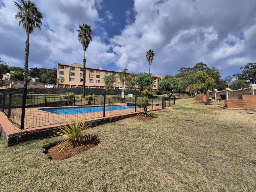 2 Bedroom Property for Sale in Helderkruin Gauteng