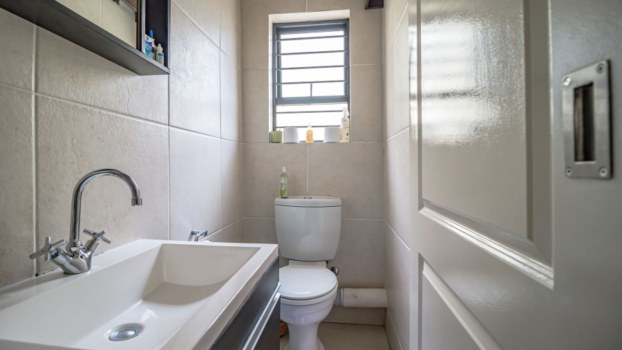 2 Bedroom Property for Sale in Glenvista Gauteng