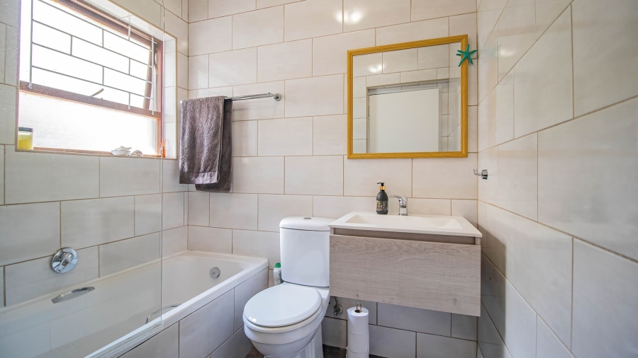 2 Bedroom Property for Sale in Bassonia Gauteng