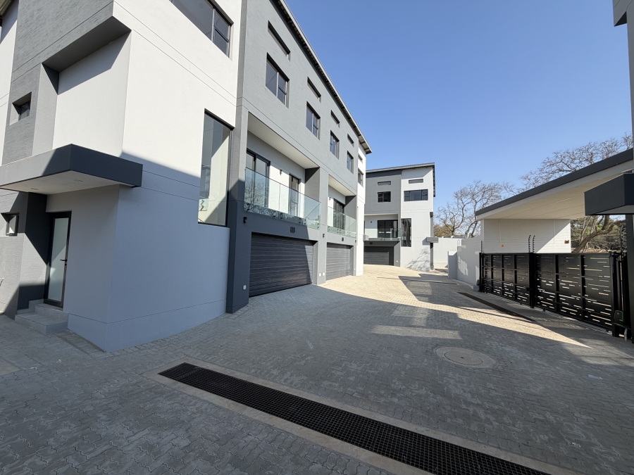3 Bedroom Property for Sale in Hurlingham Gauteng