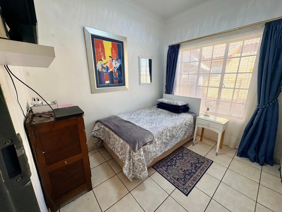 2 Bedroom Property for Sale in Robinpark Gauteng
