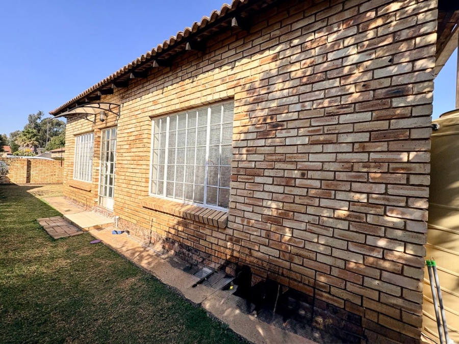 2 Bedroom Property for Sale in Robinpark Gauteng