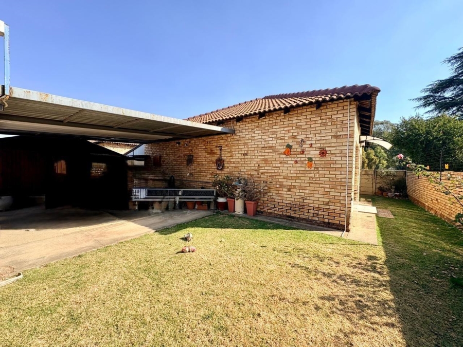 2 Bedroom Property for Sale in Robinpark Gauteng