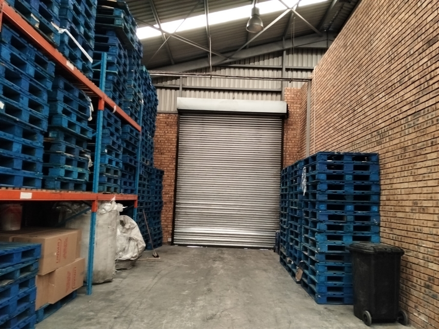 To Let Commercial Property for Rent in Strijdom Park Gauteng