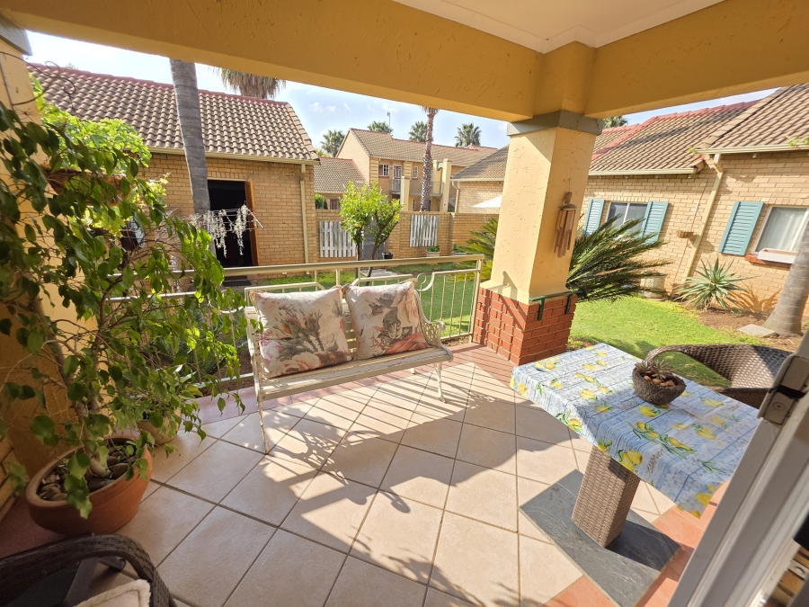 2 Bedroom Property for Sale in Mooikloof Gauteng