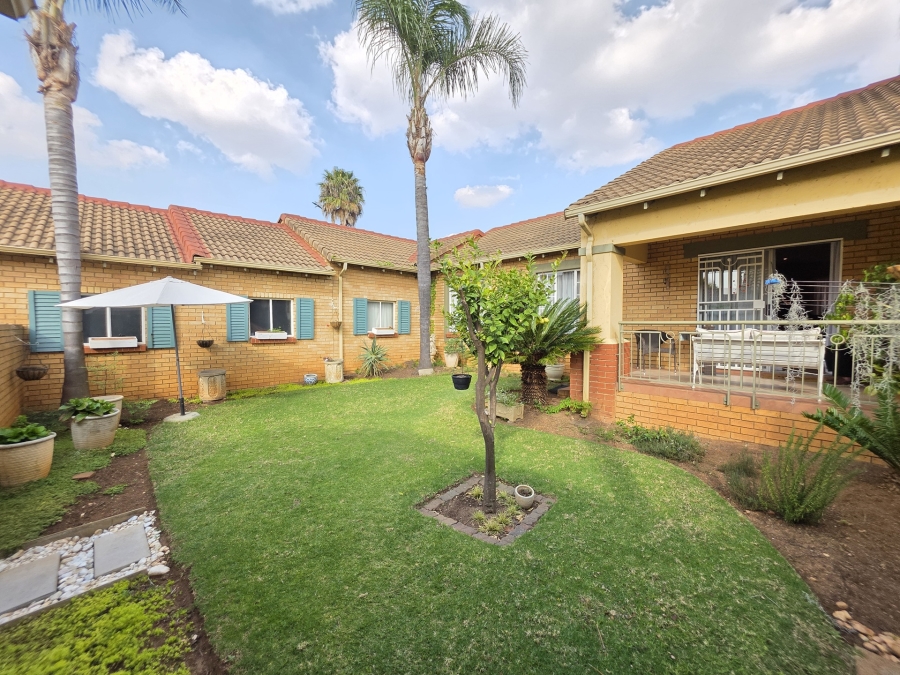 2 Bedroom Property for Sale in Mooikloof Gauteng