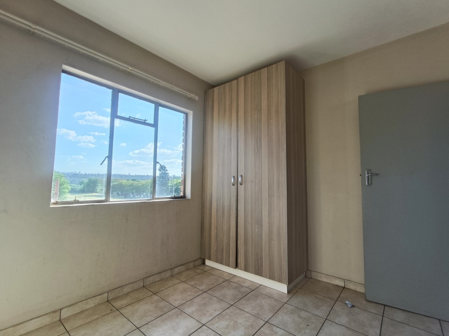 To Let 1 Bedroom Property for Rent in Turf Club Gauteng