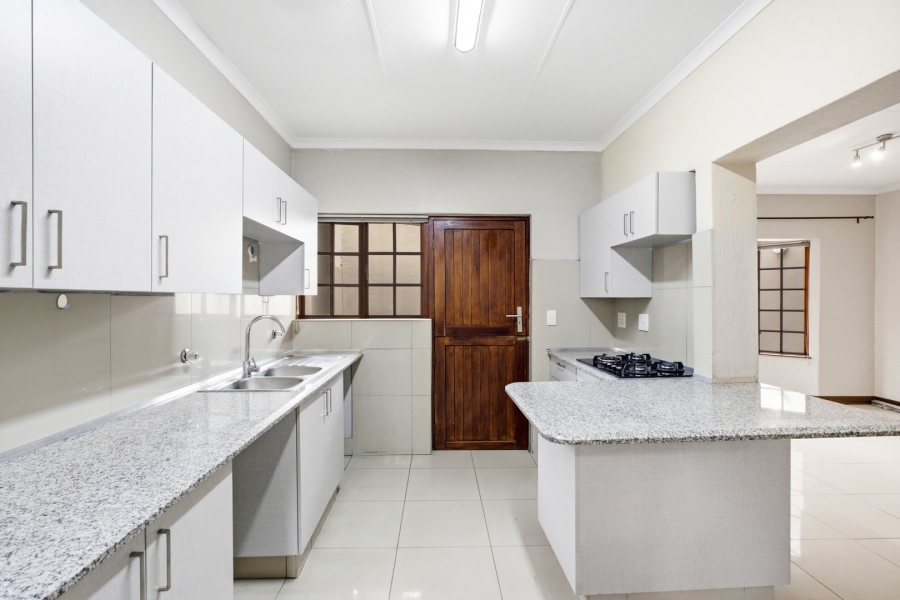 To Let 3 Bedroom Property for Rent in Douglasdale Gauteng