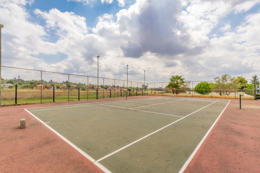2 Bedroom Property for Sale in Noordwyk Gauteng