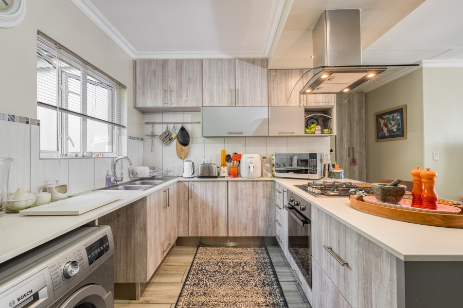 2 Bedroom Property for Sale in Broadacres Gauteng